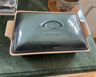Le Creuset roasting pan- like new! 
