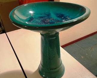 A mini bird bath