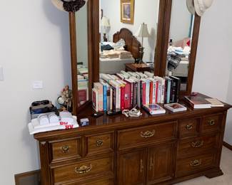 Elegant dresser with mirror and folding side mirrors