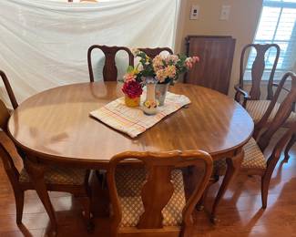 Oval dining table with 2 leaves, 6 chairs