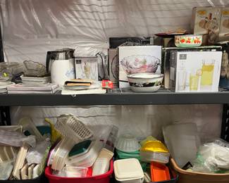Kitchen items, Tupperware