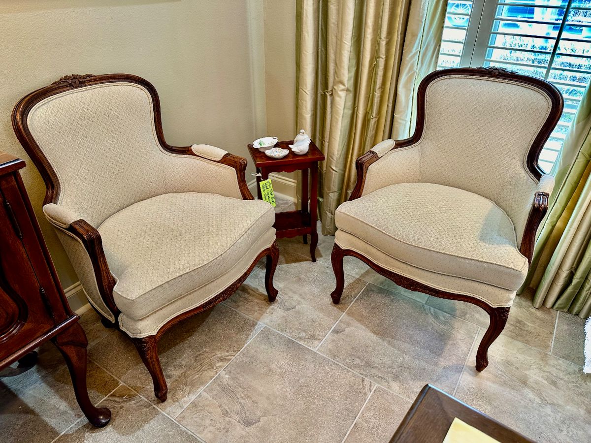 Pair of ETHAN ALLEN Bergere chairs in ‘like new’ condition