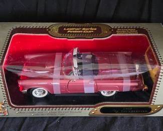 Yat Ming - Road Signature Collection 1:18 1957 Ford Thunderbird with real leather seats