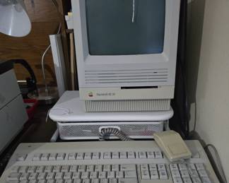 Macintosh SE/30  wow!   Rainbow Apple logo complete with keyboard and mouse