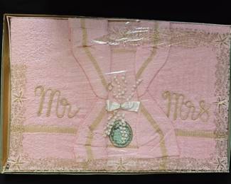Vintage wedding gift ... Towels monogrammed Mr. & Mrs.