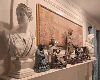 Large busts flank the smaller statues