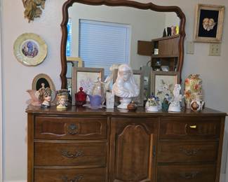 Vintage dresser that matches bed and nightstands. 