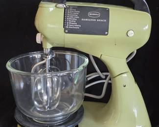Vintage Scovill-Hamilton Beach avocado green small-sized stand mixer ... very powerful motor