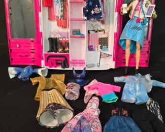 2015 Barbie with carrying case and accessories