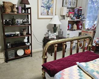 lots of wall decor, lamps, Christmas items and much more
