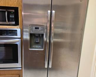 GE Side-by-Side refrigerator/freezer