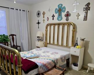 Solid brass bed!  Very heavy headboard and footboard with bedframe