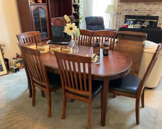 BEAUTIFUL DINNINGROOM SET