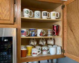 COFFEE CUPS.  SOME R/R 
