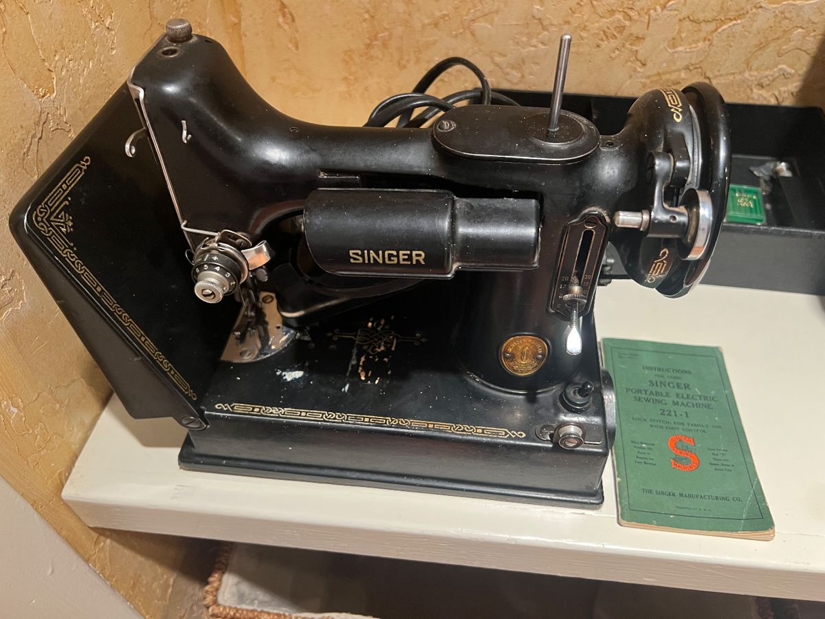 Vintage Singer Featherweight sewing machine