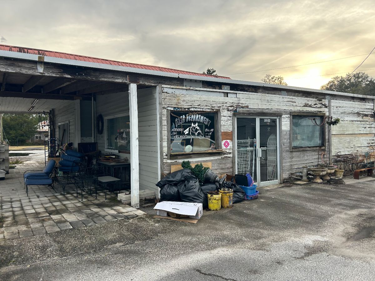 Last chance estate sale antique store starts on 1/31/2025