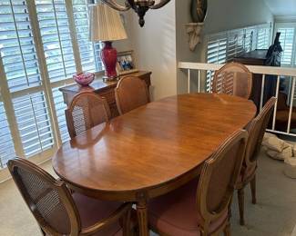 Thomasville Dining Table with 6 chairs & 2 leaves 