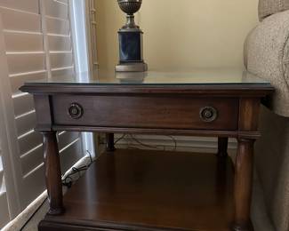 Set of 2 nightstands 