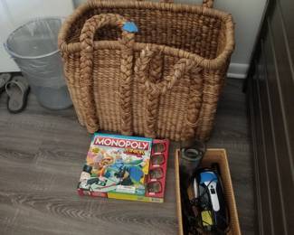 Storage basket 