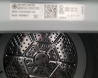 GE ELECTRIC apartment washer/dryer combo has stainless steel drum