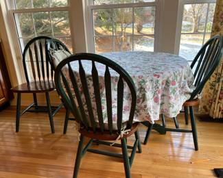 Kitchen table and 4 chairs - green and wood - 39” diameter x 29”h