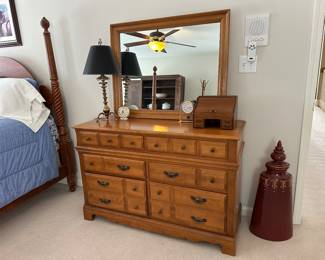 Flanders "Yorktown" dresser with mirror