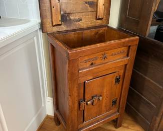 Vintage Habersham Plantation pine 'ice box'