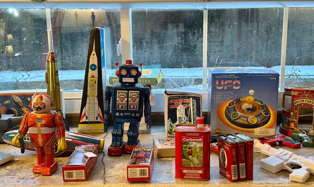 Lots of wind up tin toys, 1930s - 1990s