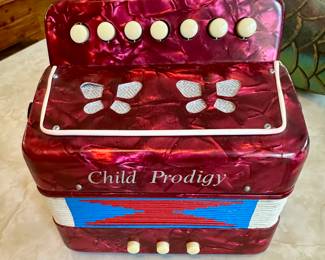 Child Prodigy faux mother of pearl,7 key accordian