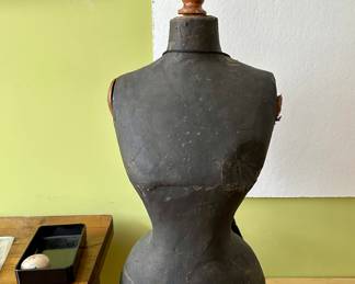 Seamstris mold