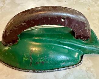 Metal toy iron. 1930’s