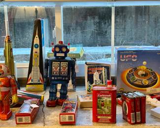 Lots of wind up tin toys, 1930s - 1990s