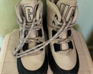 Woman's UGG Yose Puffer waterproof boots size 7