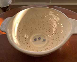 Rae Dunn glass colander