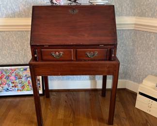 Ladies desk