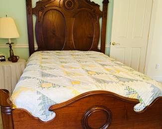 Pictures don’t do this wonderfully detailed bed justice! 