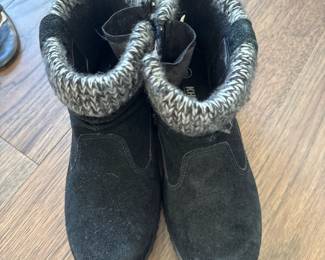 Khombu Black Suede Boots