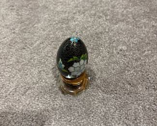 Vintage Chinese Cloisonne Enamel Porcelain Egg in black with Floral Pattern