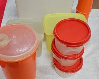 TUPPERWARE LOT