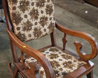 WOODEN ROCKING CHAIR