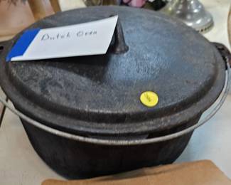 CAST IRON DUTCH OVEN
