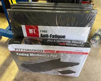 ANTIFATIGUE MATS AND FOLDING MECHANICS PAD