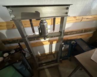 CENTRAL MACHINERY 20 TON SHOP PRESS