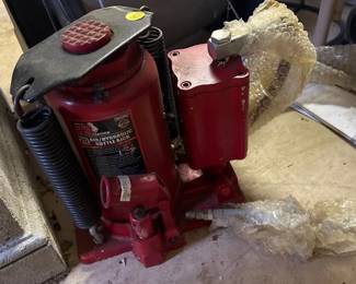 HYDRAULIC BOTTLE JACK
