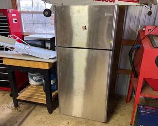 FRIGIDAIRE REFRIGERATOR