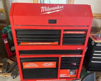 MILWAUKEE 46 STEEL STORAGE CHEST