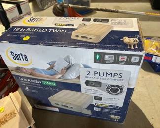 SERTA INFLATABLE TWIN AIR MATTRESS