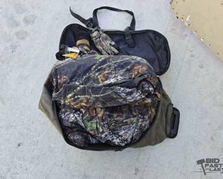 6546  Camoflage Hunting Gear in Duffel Bag 