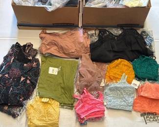 3404  NEW Over 50 Pieces Of Womens Free People Clothing 