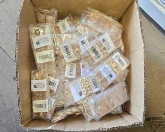 4020  NEW 80 Packs of Matte Gold Semi Circle Napkin Holders 